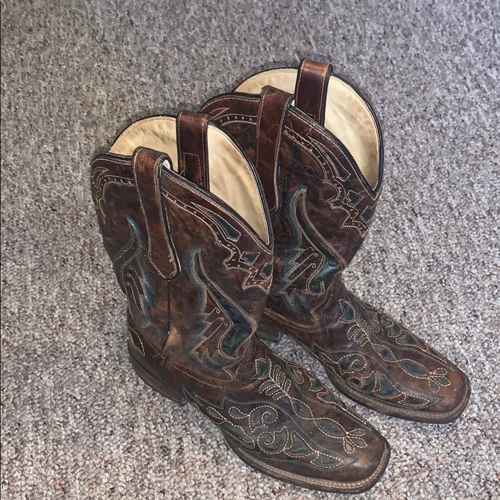 Women’s cowgirl boots